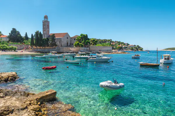 Kloster am Meer auf der Insel Hvar in Dalmatien