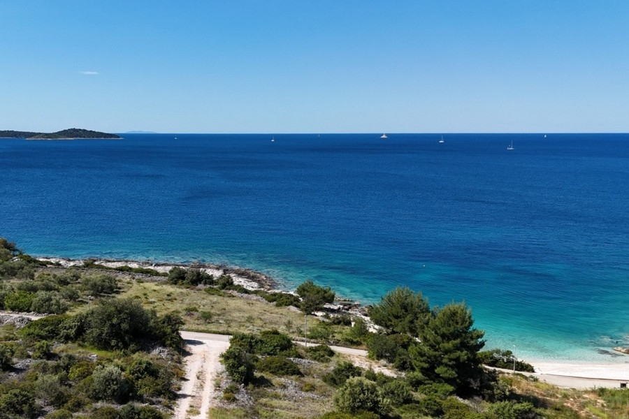 Baugrundstück direkt am Meer in Kroatien