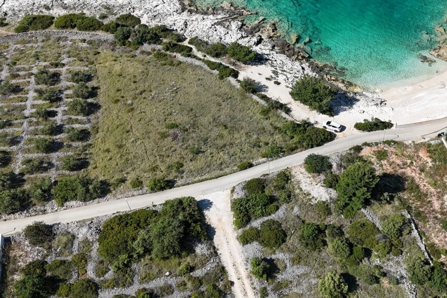 Baugrundstück am türkisblauen Meer in Kroatien