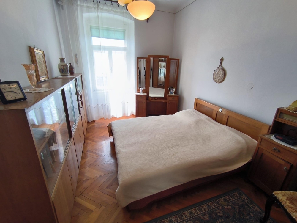 Innenraum Wohnung mit traditioneller kroatischer Möblierung