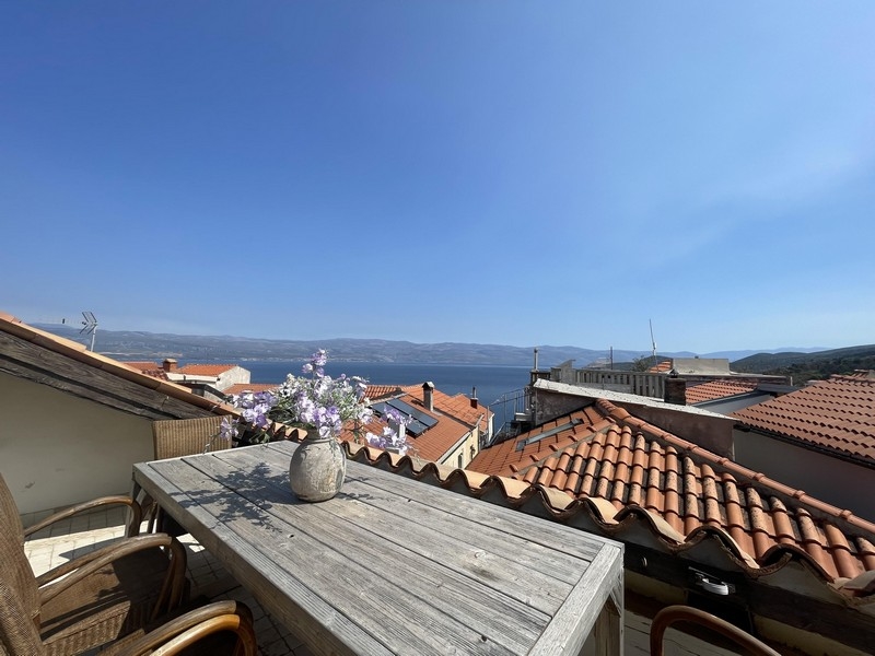 Traditionelles Steinhaus in Kroatien in Vrbnik auf Krk zum Verkauf.