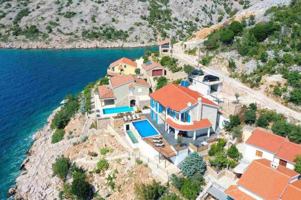 Region Senj: Mediterrane Neubau-Villa direkt am Meer