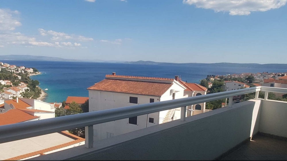 Sicht auf den Swimmingpool in der Region Trogir