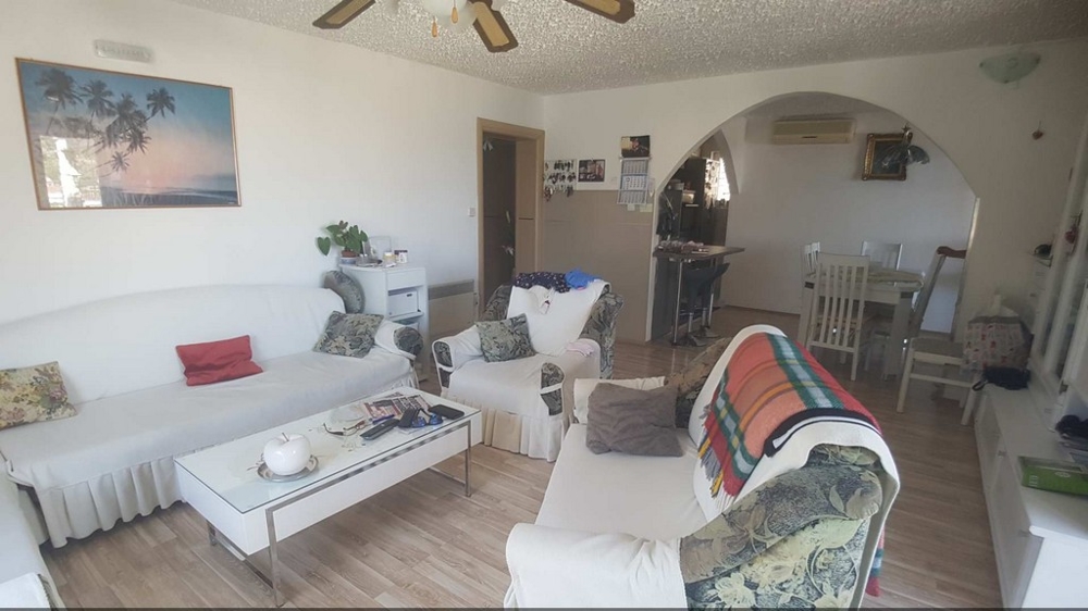 Ein Wohnzimmer mit Sitzgelegenheiten der Immobilie