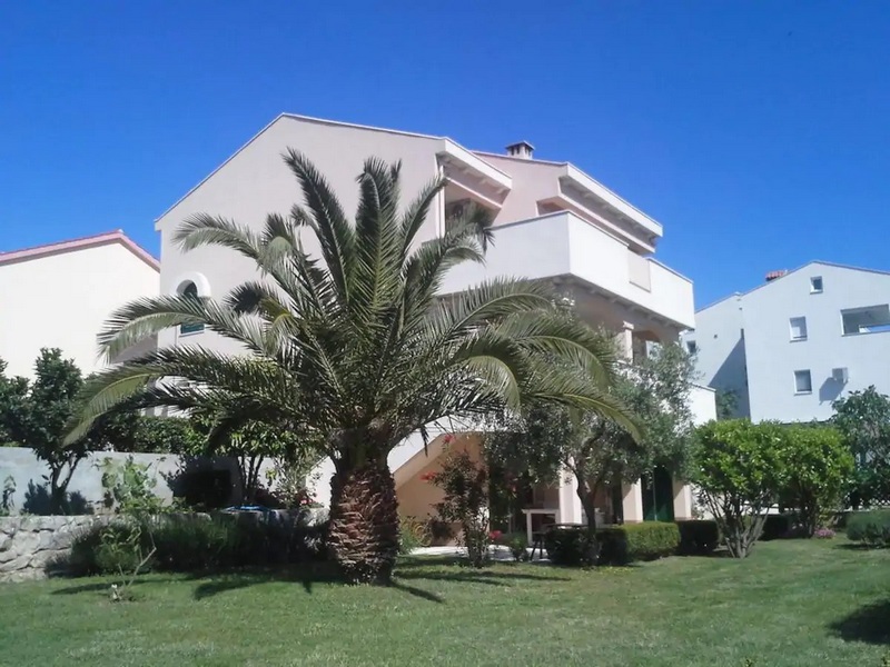 Haus mit mehreren Appartements in der Region Zadar in Kroatien zum Verkauf - Panorama Scouting.