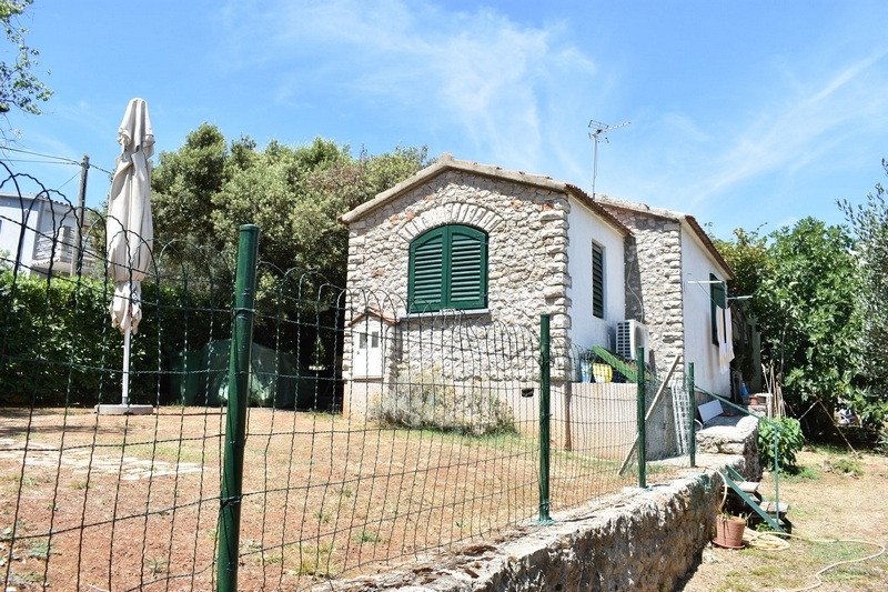 Steinhaus auf der Insel Pasman, Kroatien zum Verkauf.