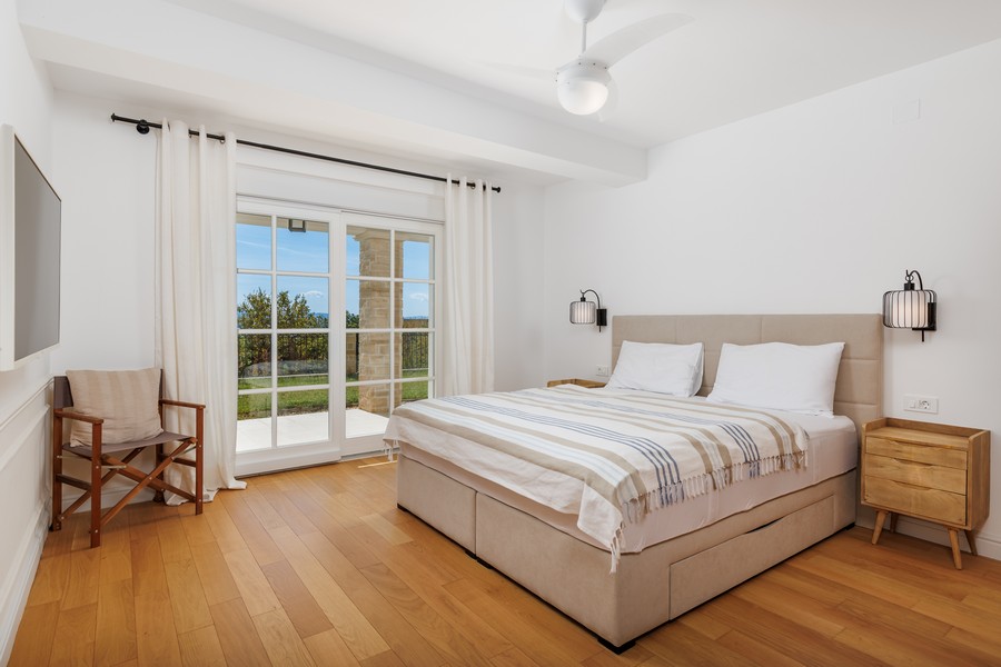 Schlafzimmer mit Blick ins Grüne.
