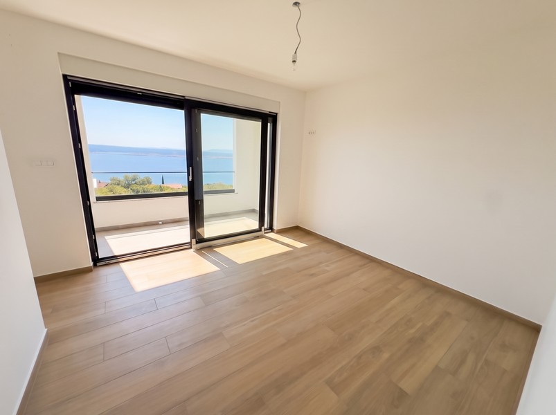 Schlafzimmer mit Balkon und Meerblick im Haus in Dramalj - H2197