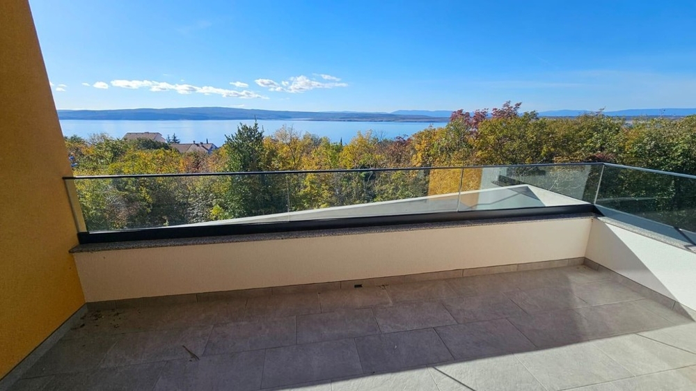Terrasse mit Glasgeländer und Meerblick in Dramalj bei Crikvenica - H2197