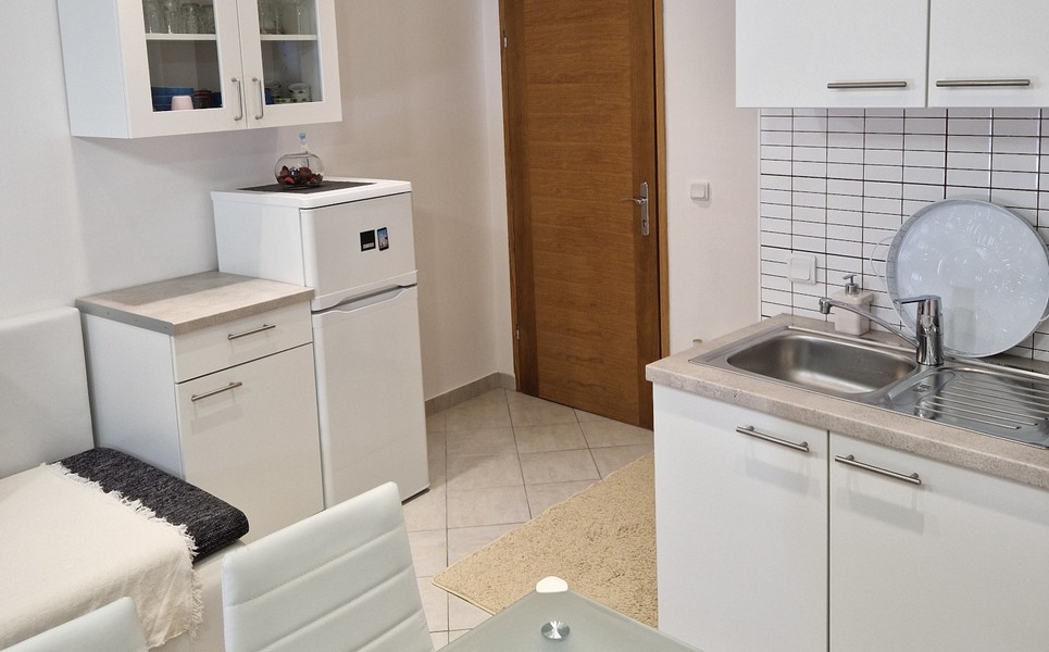 Moderne Küche im Apartment in Kroatien