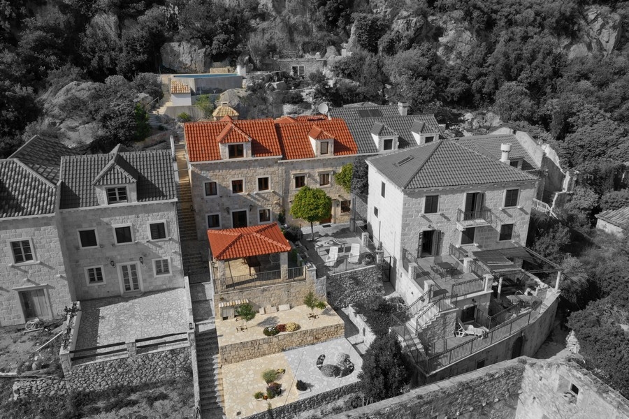 Appartementhaus mit Panorama-Meerblick und Pool kaufen in Kroatien.