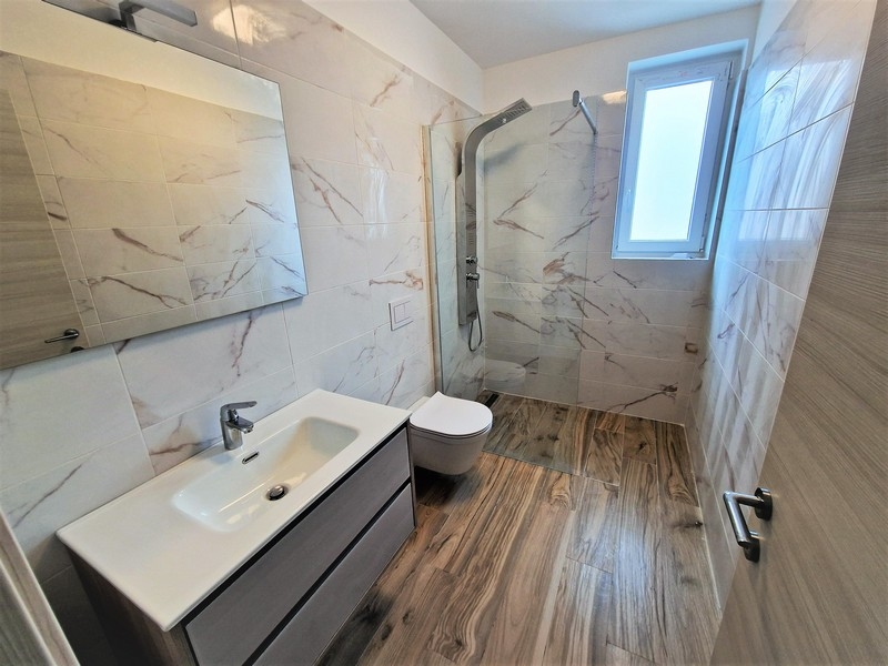 Modernes Badezimmer.