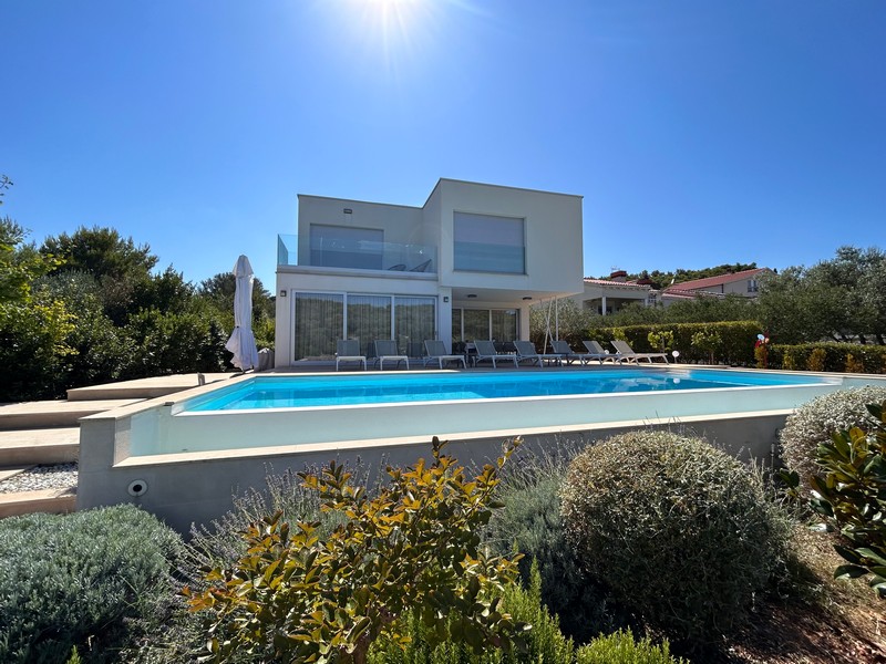 Luxusvilla mit Infinity-Pool direkt am Meer H2681 auf der Insel Ugljan in Kroatien - Panorama Scouting.