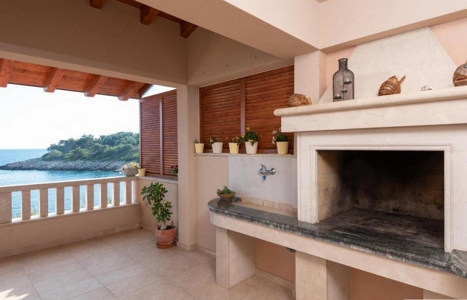 Barbecue Grill der Immobilie H2689 - Immobilien am Meer auf Korcula in Kroatien.