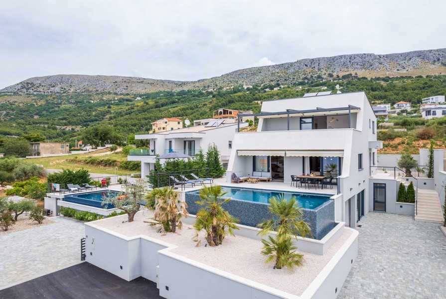 Moderne Luxusvilla mit schönem Meerblick, Split, Kroatien - Panorama Scouting.