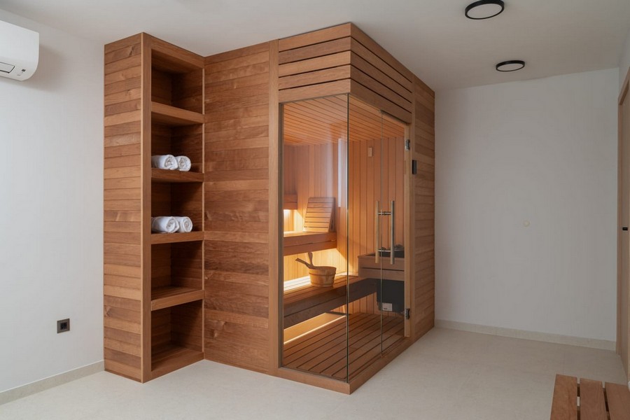 Private Sauna im modernen Wellnessbereich