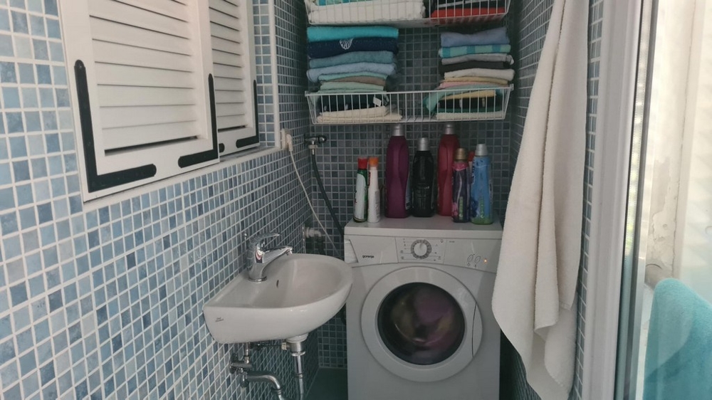 Badezimmer mit Waschmaschinenanschluss