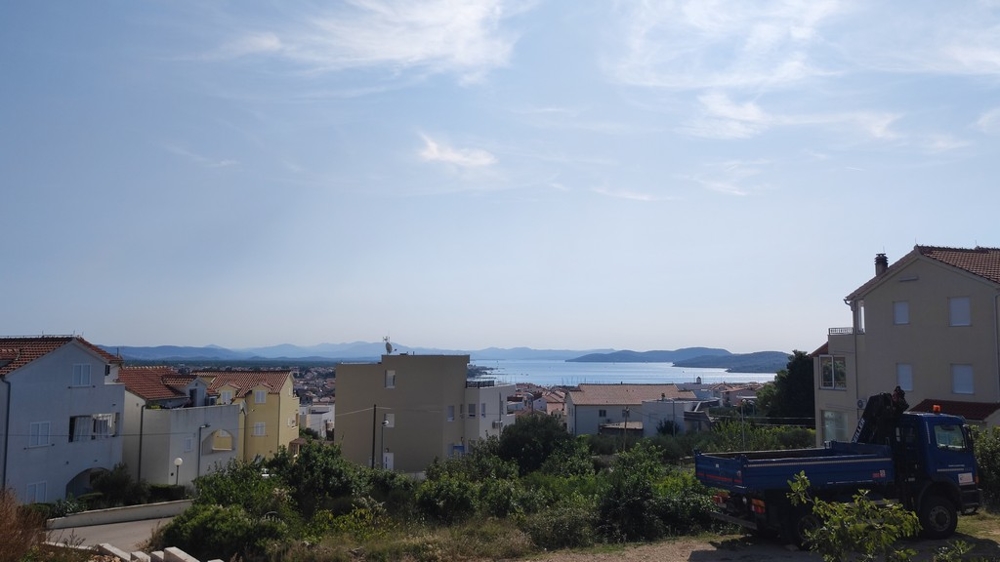 Aussicht auf das adriatische Meer von Vodice, Kroatien, nahe der zum Verkauf stehenden modernen Villa.