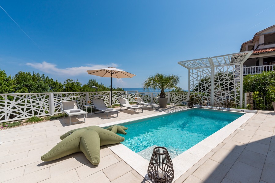 Elegante Villa mit Außenpool und Meerblick in Istrien, zum Verkauf von Panorama Scouting