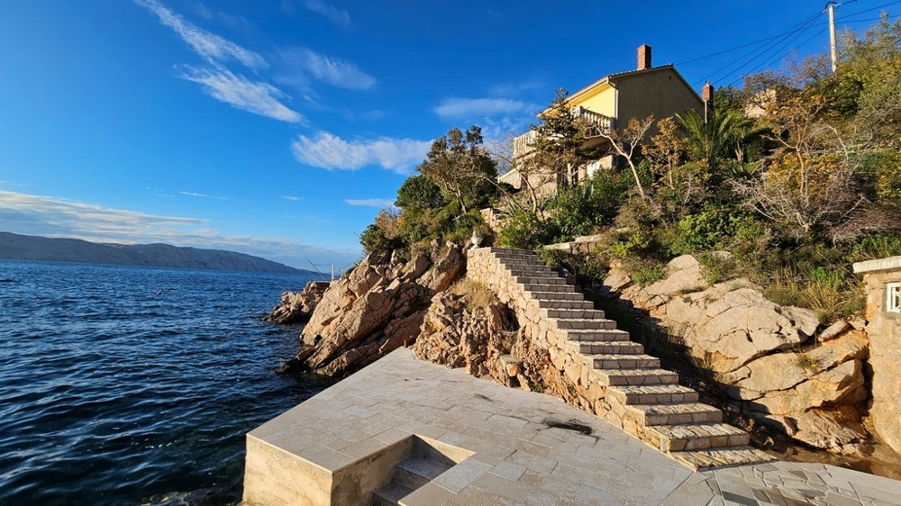 Haus kaufen in Kroatien - Immobilie H2924 in der 1. Reihe zum Meer.