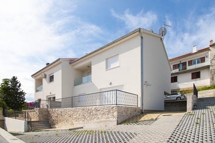 Immobilien nahe dem Meer in Sibenik, Kroatien - Panorama Scouting.