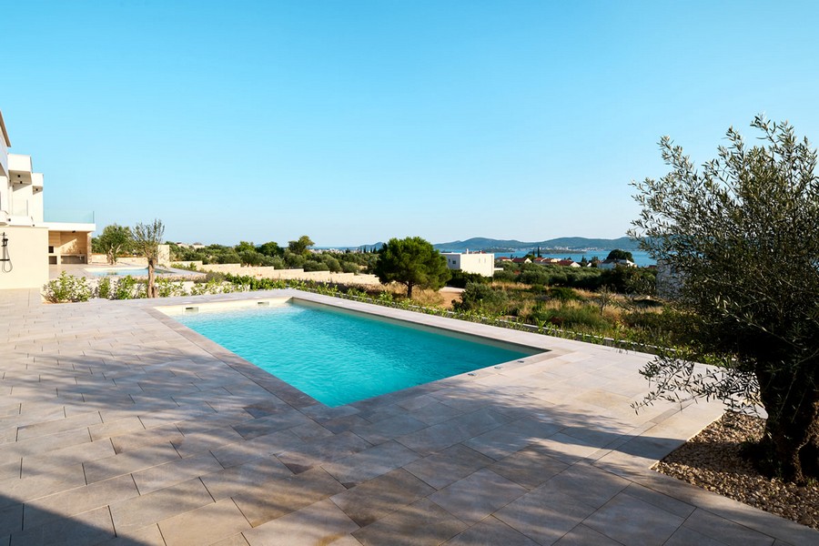 Swimmingpool mit Meerblick der Villa H3035 in Dalmatien - Panorama Scouting.