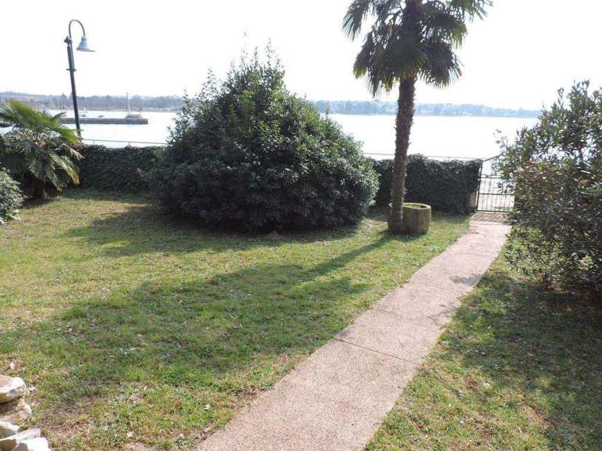 Istrien, Novigrad Bungalow am Meer mit großem Garten.