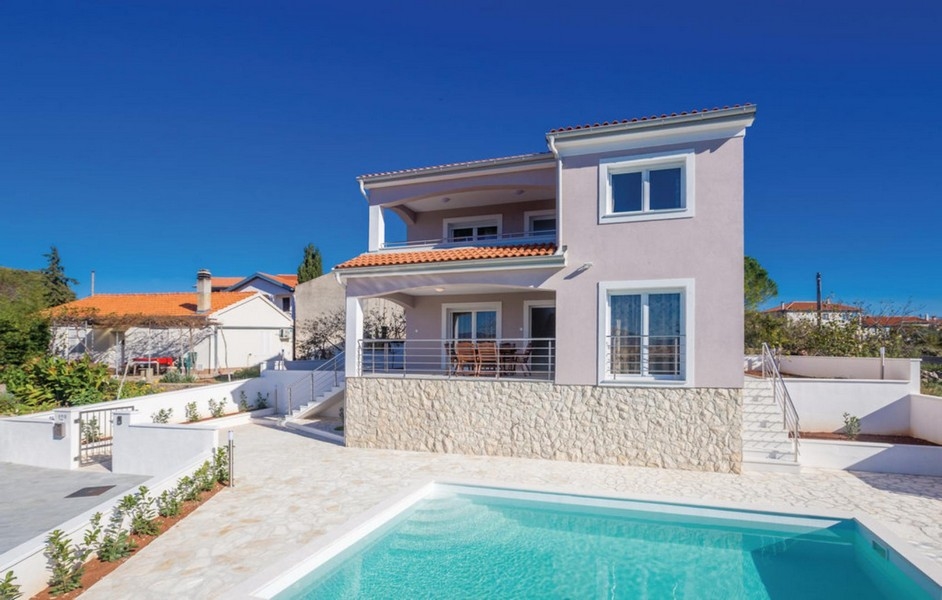 Haus mit Swimmingpool auf der Insel Krk in Kroatien zum Verkauf - Panorama Scouting GmbH.