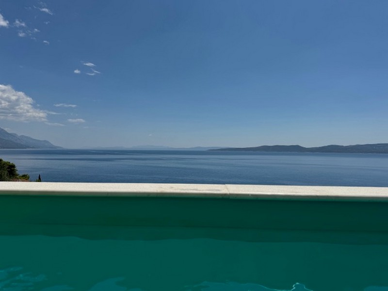 Swimmingpool und Meerblick der Immobilie H3407 in Kroatien.