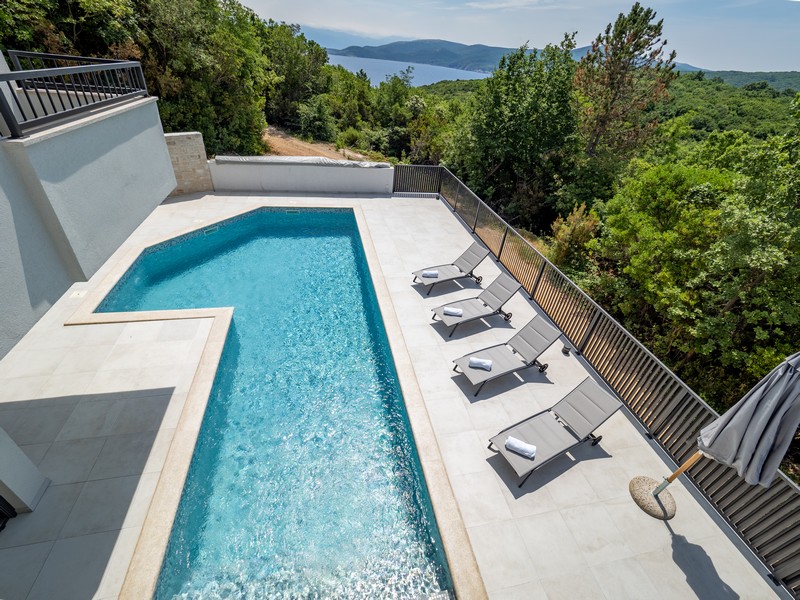 Pool und Meerblick der Immobilie H3478 in Kroatien auf der Insel Krk.