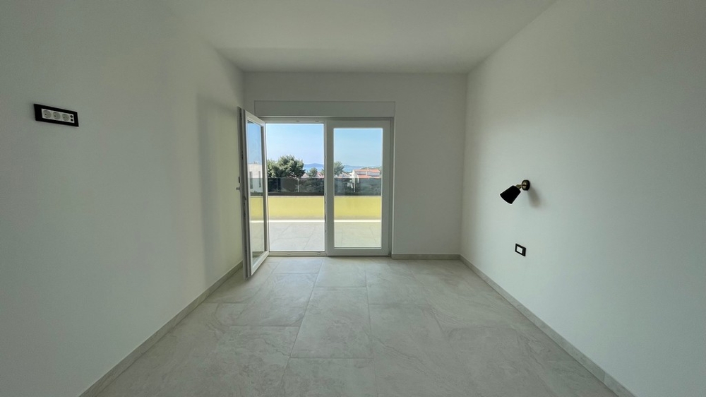 Zimmer mit Ausgang zur Terrasse