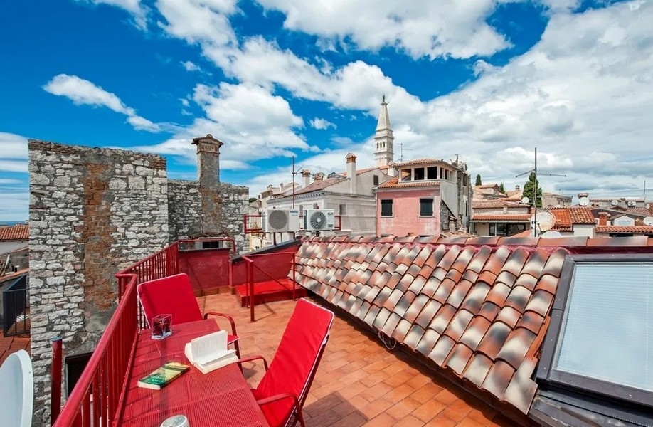 Dachterrasse mit Stadtblick der Immobilie H3629 in Kroatien.