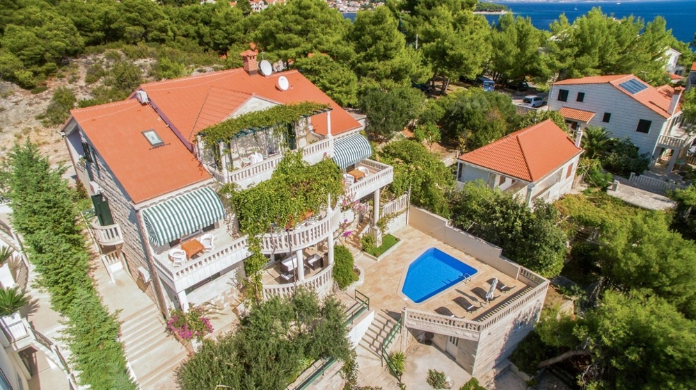 Villa auf Brac mit Pool und mediterranem Garten