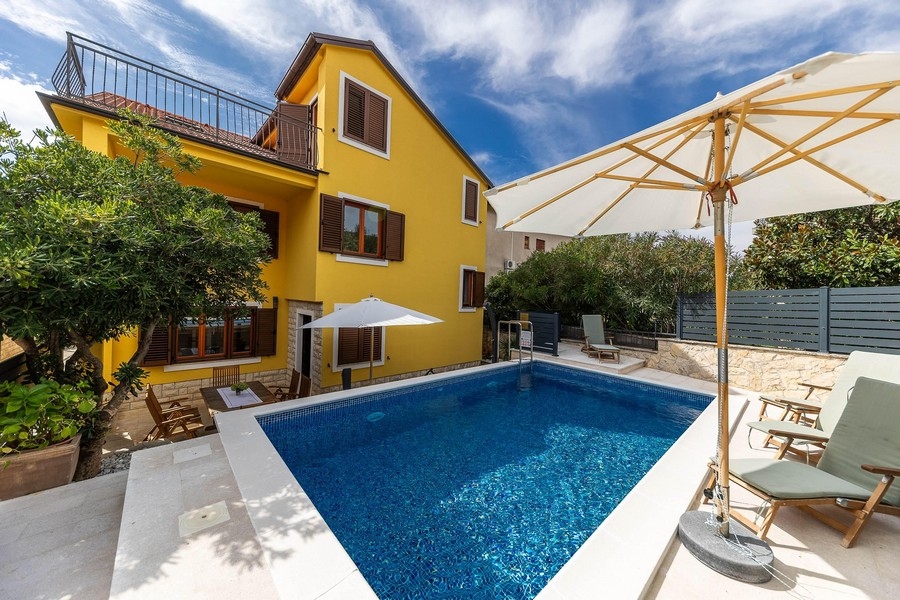 Haus mit Pool zum Kauf in Selce, Crikvenica.