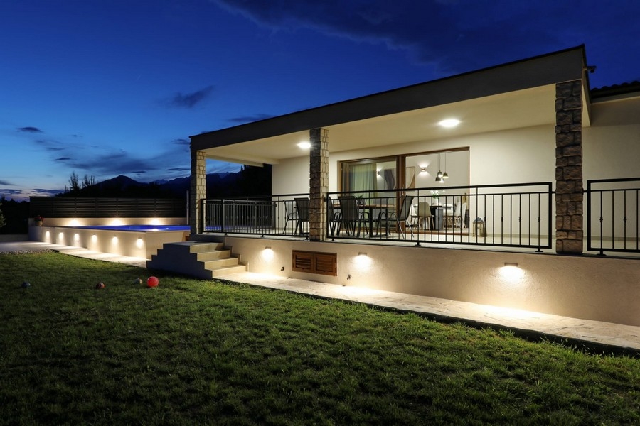 Bungalow bei Starigrad Paklenica zum Verkauf.
