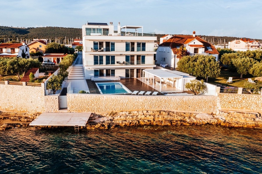 Luxusvilla in der 1. Reihe zum Meer kaufen in Kroatien.