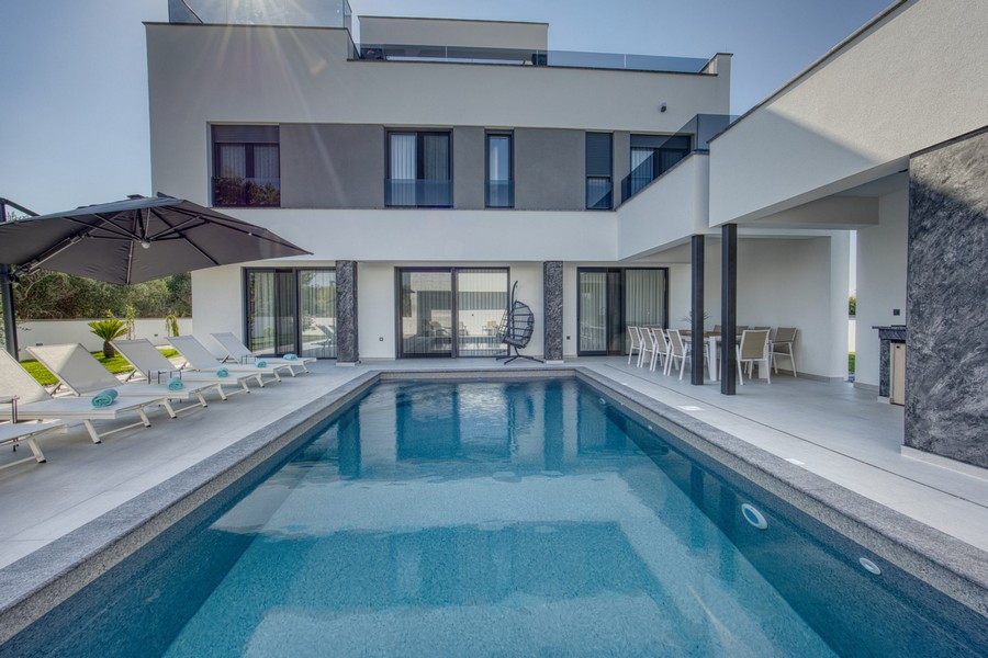 Villa mit Swimmingpool kaufen in Kroatien - Panorama Scouting.