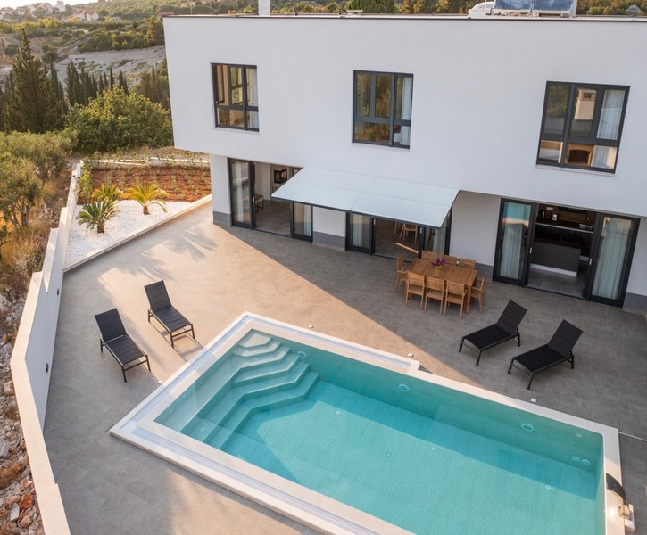 Villa mit Swimmingpool kaufen auf der Insel Brac in Kroatien.