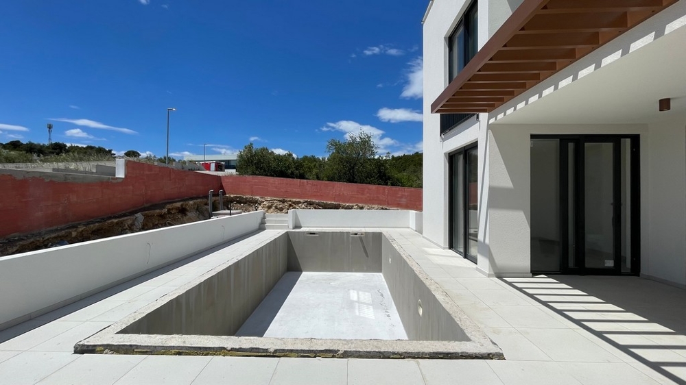 Pool an der Doppelhaushälfte