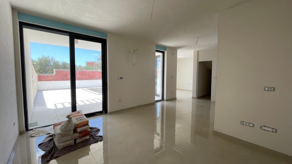 Heller Wohnbereich mit Terrassenzugang in Kroatien