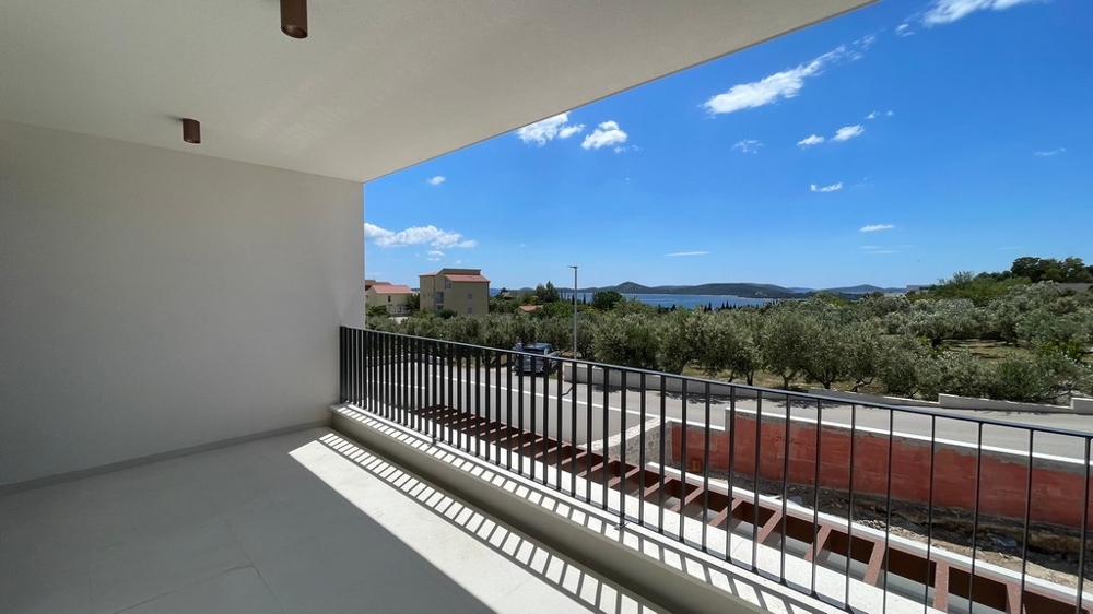 Überdachte Loggia mit Meerblick