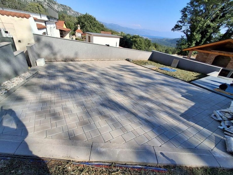 Parkplätze der Immobilie H3771 mit schönem Meerblick.