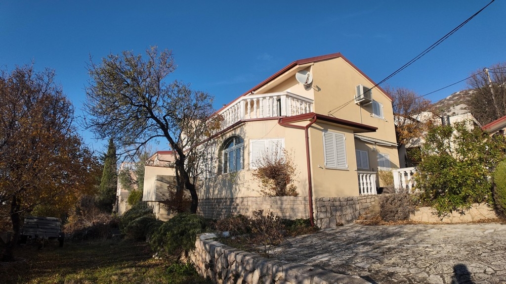 Schönes Haus mit zwei Wohnungen kaufen in Kroatien - Panorama Scouting H3781.