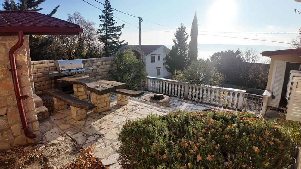 Gartenbereich mit Grillplatz