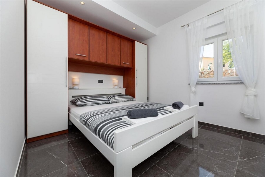 Schlafzimmer mit Einbauschrank