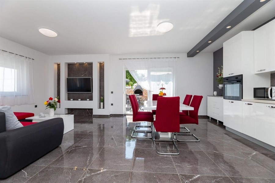 Offener Wohnbereich mit Küche