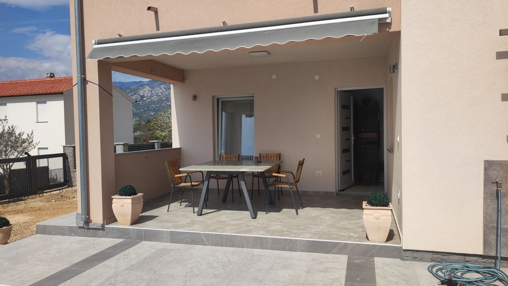 Überdachte Terrasse des Hauses H3791 bei Zadar in Kroatien