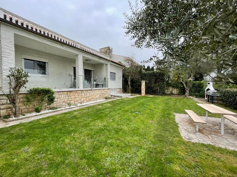 Gepflegter Garten mit Terrasse