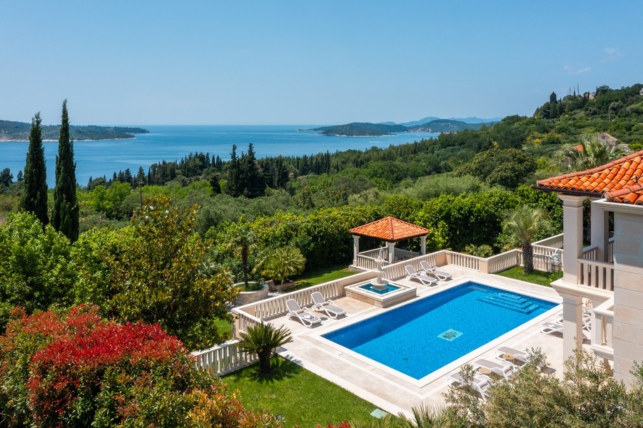 Luxusvilla mit Pool und Meerblick in Kroatien