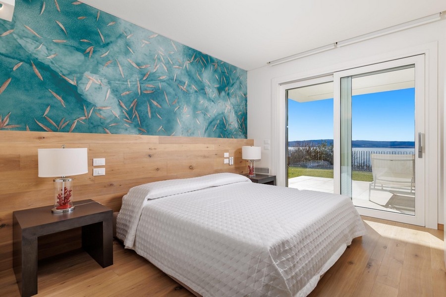 Schlafzimmer mit Zugang zur Terrasse